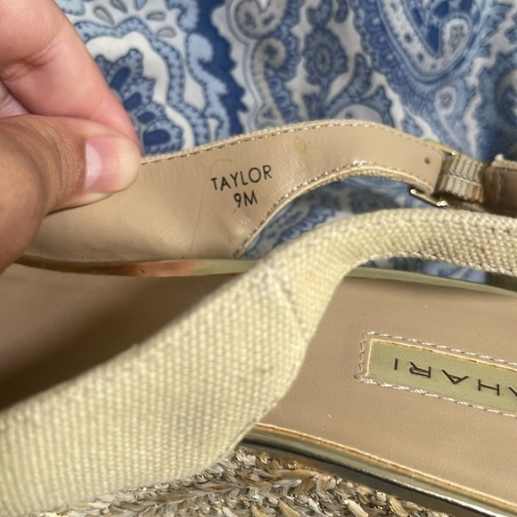 Tahari Gold Wedges - Picture 3 of 5